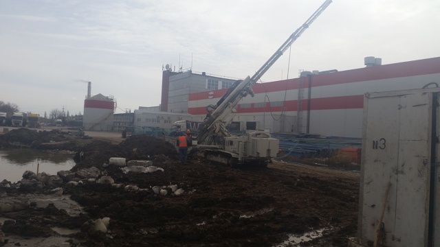 Армированние грунто-цементного основания канализационного коллектора